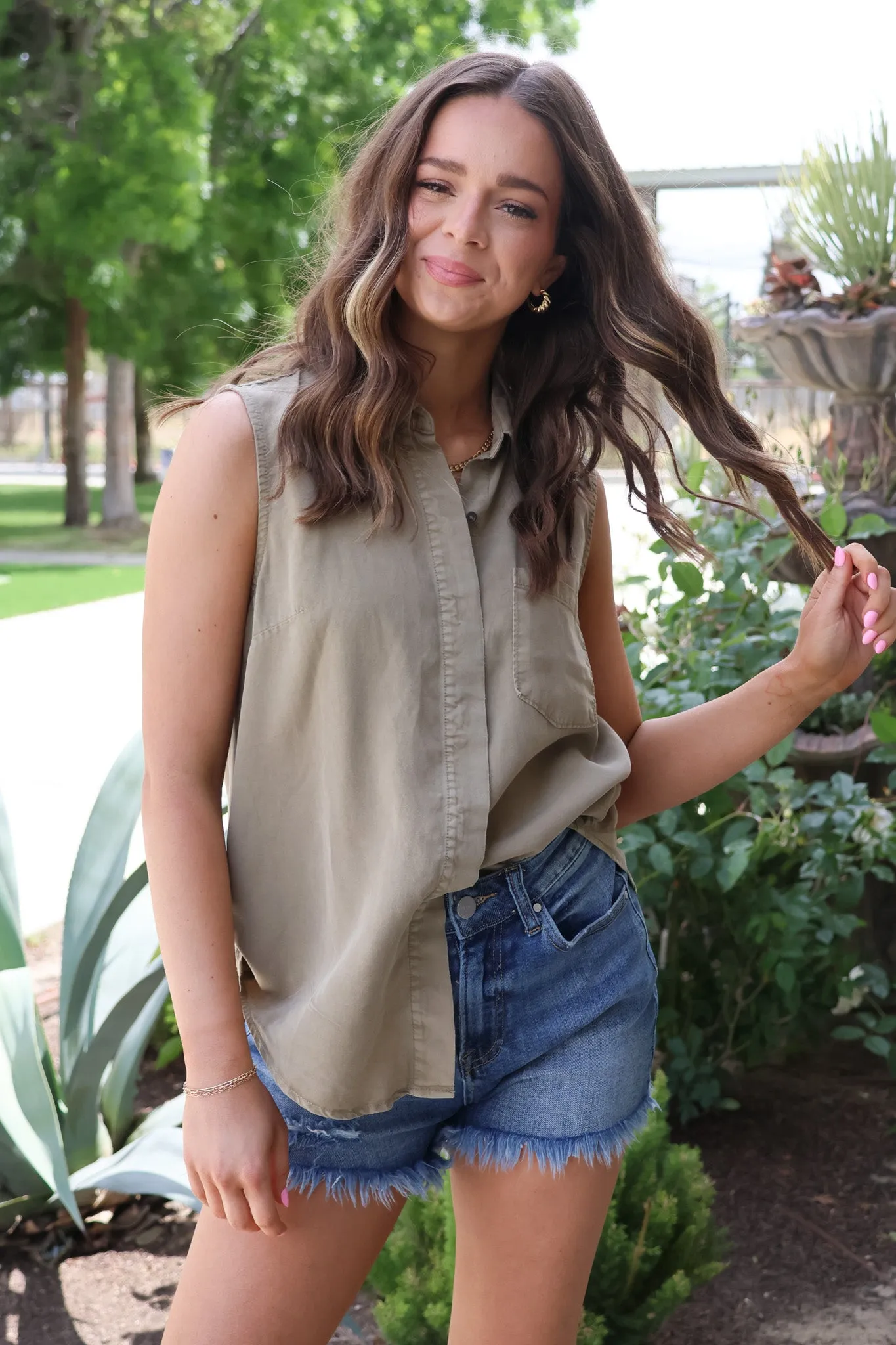 Julia Sleeveless Top In Olive