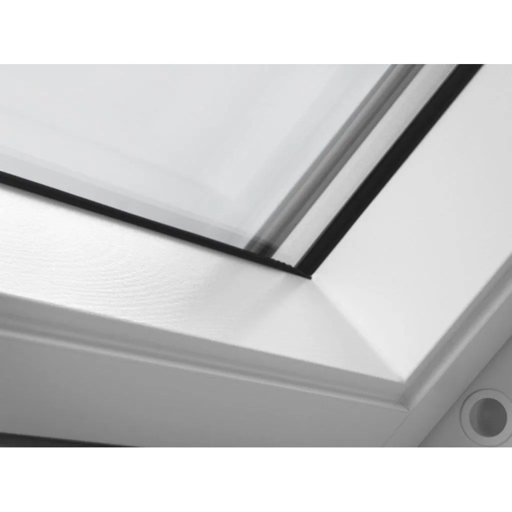 VELUX GGL CK02 2069 Solar UV Heat Protection Glazing White Painted Centre-Pivot Window (55 x 78 cm)