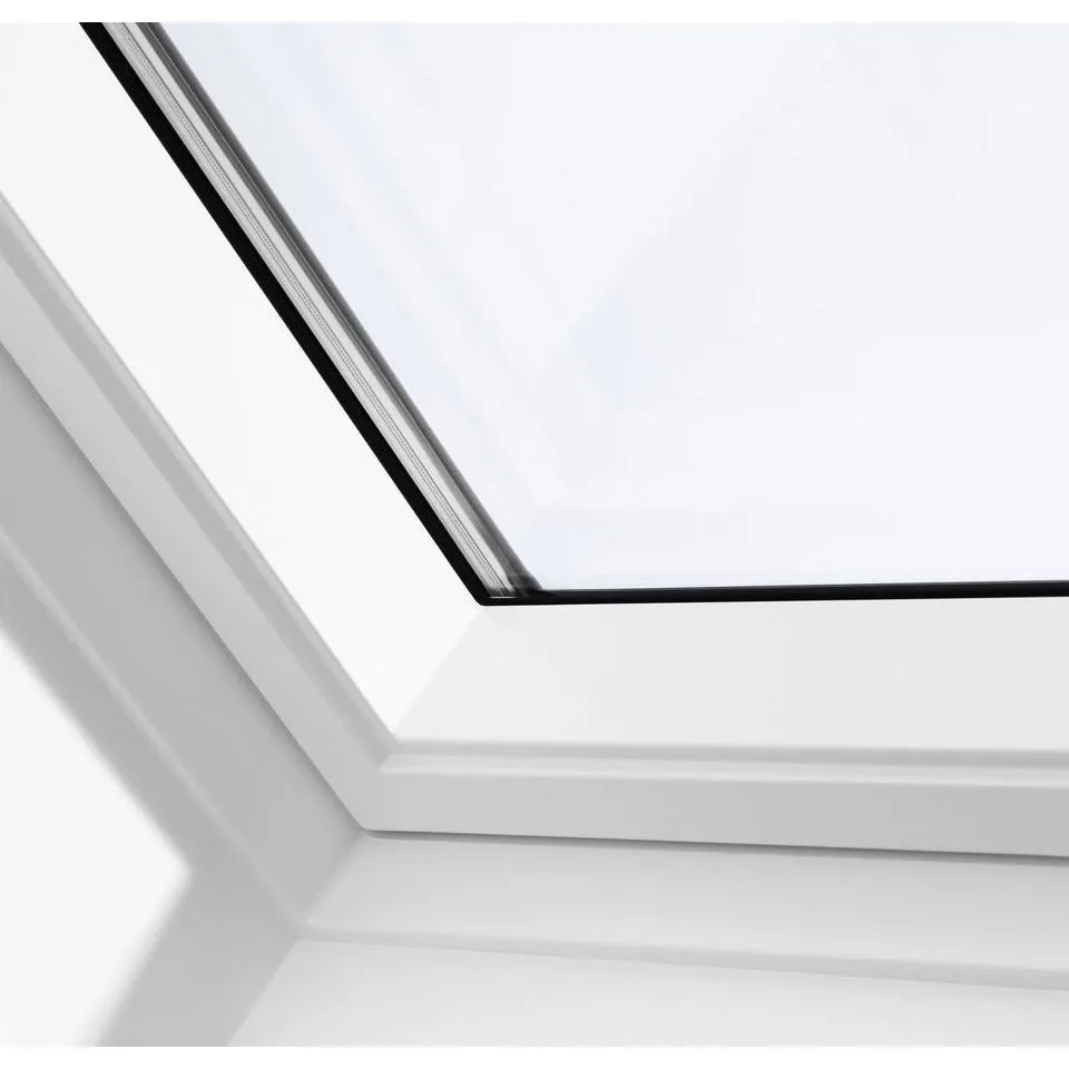 VELUX GGL MK06 2069 Solar UV Heat Protection Glazing White Painted Centre-Pivot Window (78 x 118 cm)