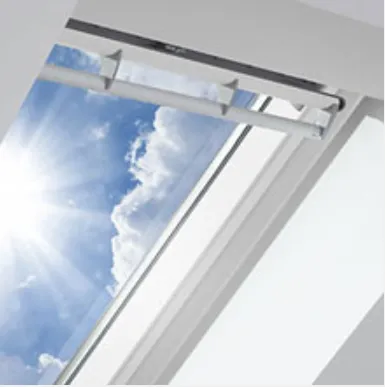 VELUX GGL PK06 2069 Solar UV Heat Protection Glazing White Painted Centre-Pivot Window (94 x 118 cm)